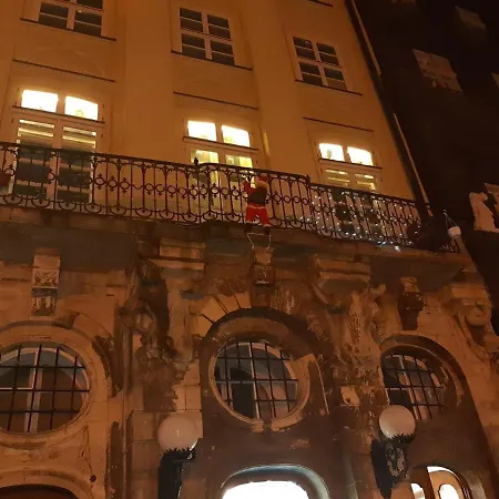 Artrooms -round Windows Rynok Sq بيت ضيافة