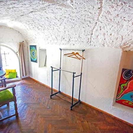 Гостьовий будинок Artrooms -round Windows Rynok Sq