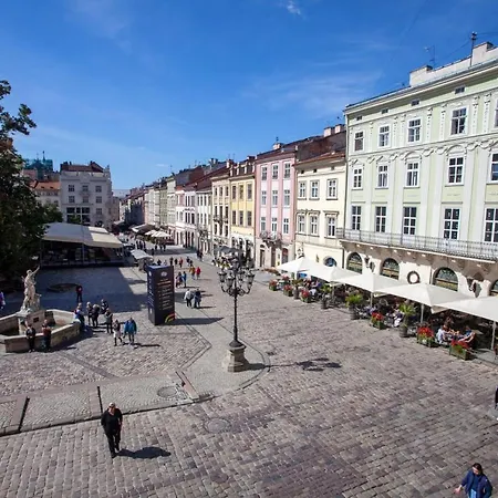 Гостьовий будинок Artrooms -round Windows Rynok Sq *