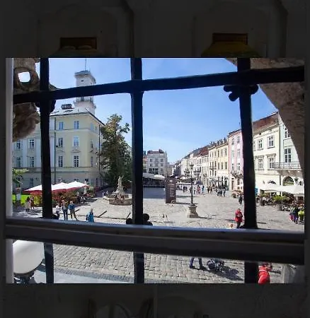 Gasthuis Artrooms -round Windows Rynok Sq Lviv