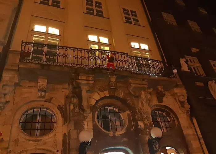 Artrooms -round Windows Rynok Sq بيت ضيافة