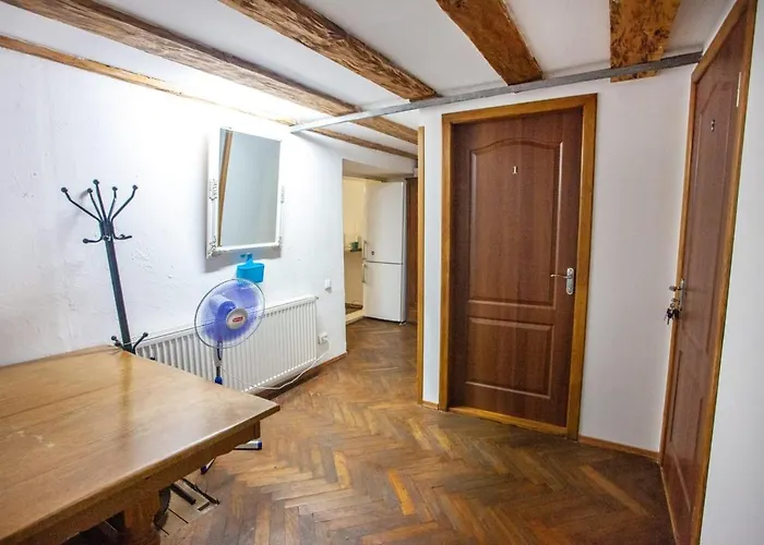 Artrooms -round Windows Rynok Sq * إلفيف