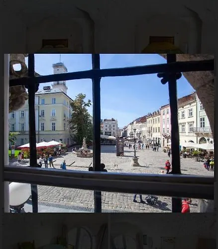 بيت ضيافة Artrooms -round Windows Rynok Sq إلفيف