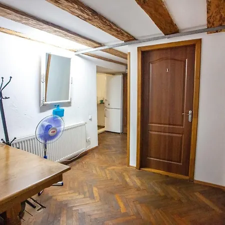 Artrooms -round Windows Rynok Sq * Lviv