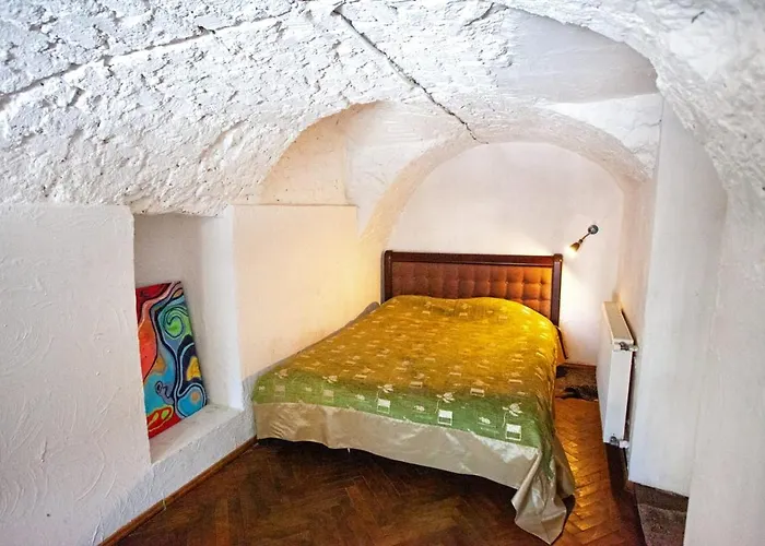 Artrooms -round Windows Rynok Sq * לבוב