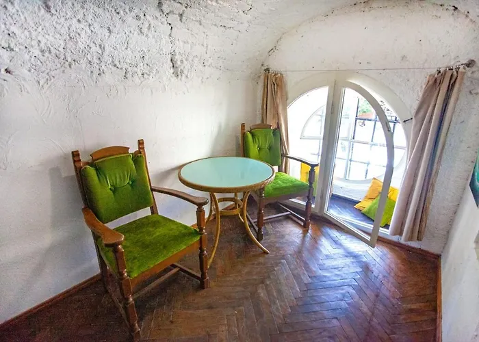 Artrooms -round Windows Rynok Sq Pensjonat *